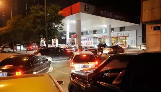 油價暴跌超680元/噸，影響、原因及未來展望分析