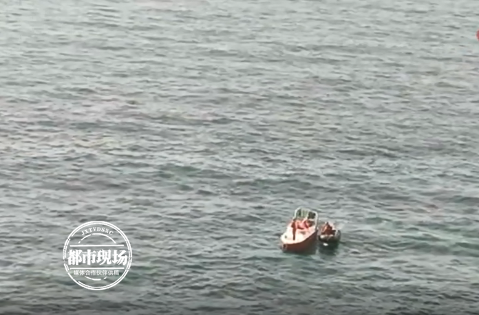 旅游悲劇敲響警鐘，拍照安全不可忽視，女子因拍照不慎墜海溺亡