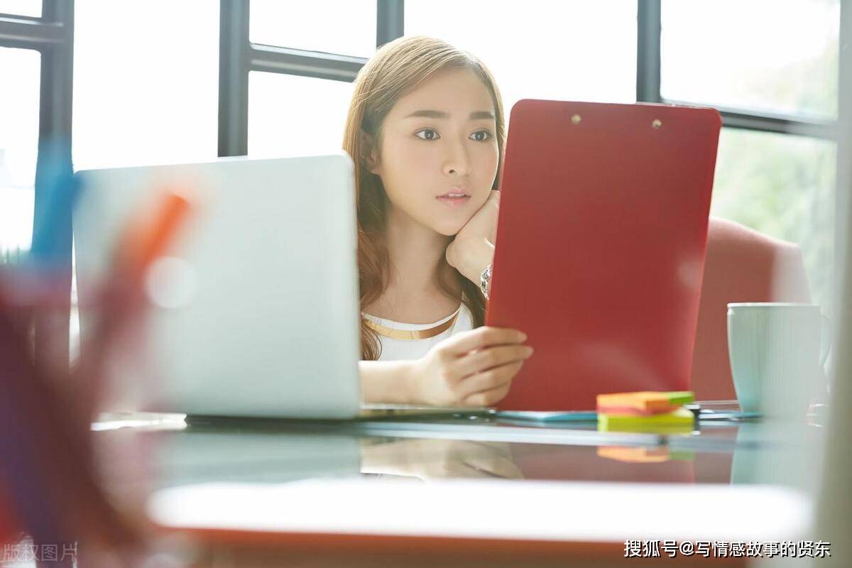 實習(xí)生小姨的言辭震撼職場，一句話讓同事汗流浹背