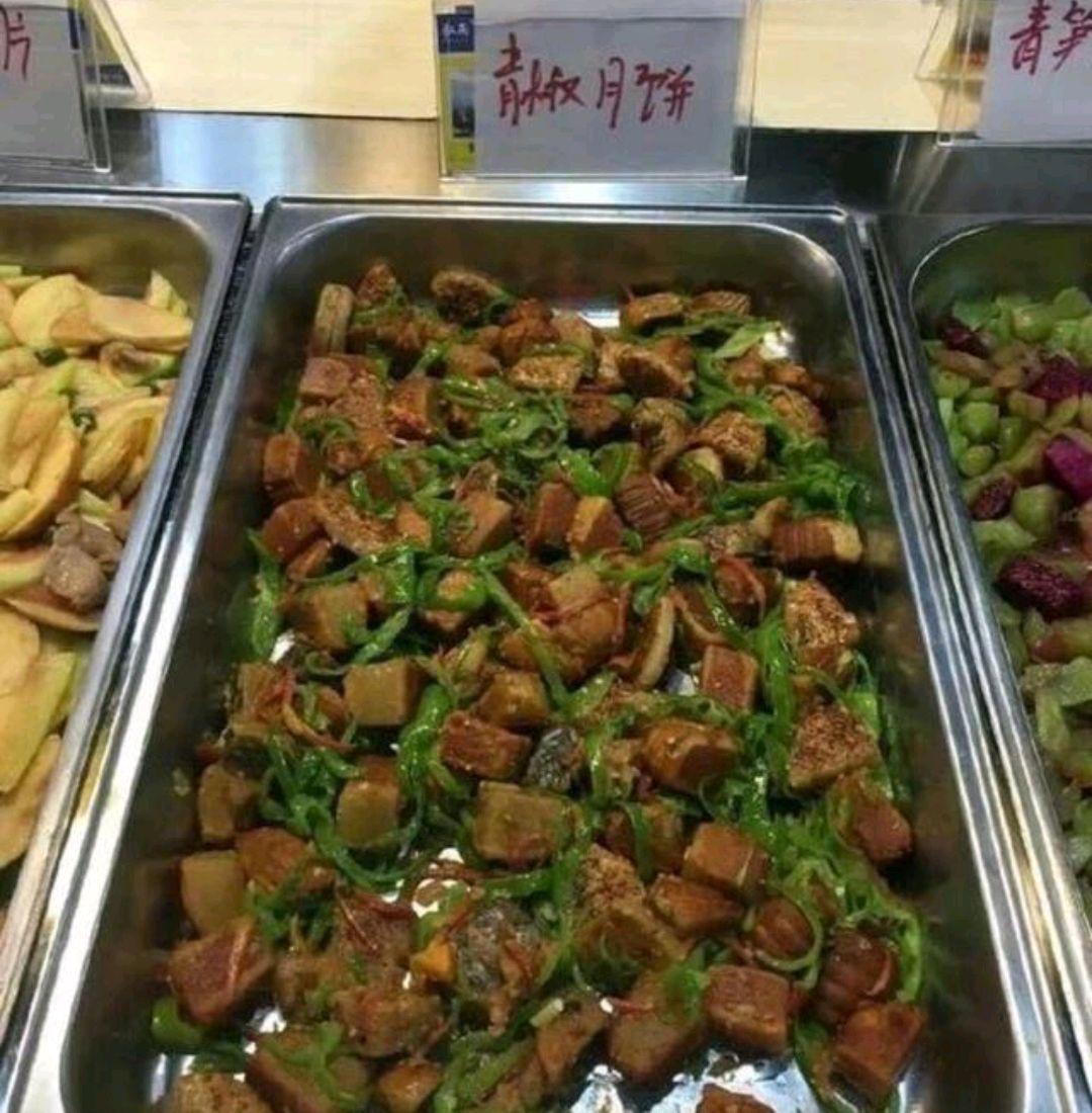 全國(guó)高校食堂評(píng)比揭曉，某校黑暗料理成熱門(mén)話(huà)題