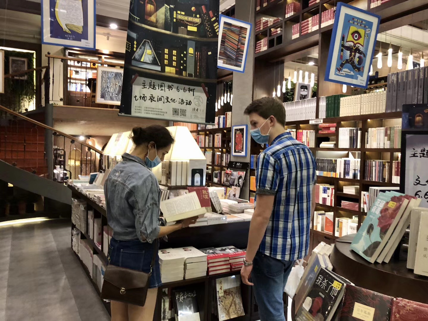 城市夜間經(jīng)濟(jì)再升級(jí)，深夜書(shū)店與劇場(chǎng)繁榮的魅力
