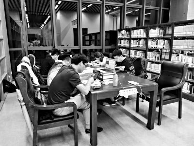 夜間圖書館試點(diǎn)推廣，滿足深夜學(xué)習(xí)需求的新嘗試