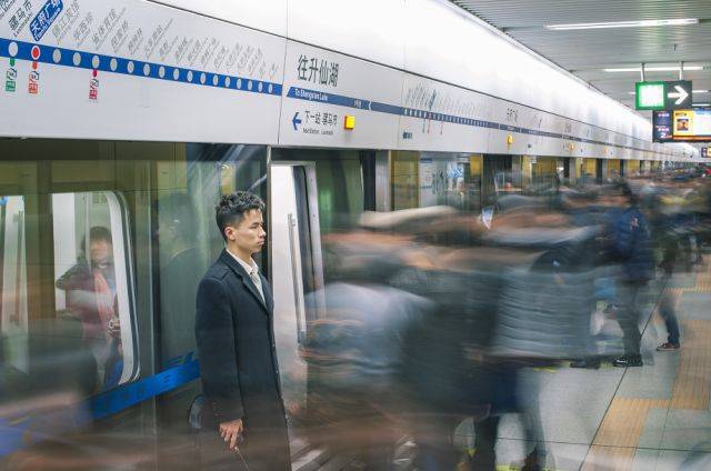 地鐵車(chē)廂智能化升級(jí)，乘客出行體驗(yàn)質(zhì)的飛躍