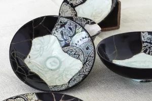 古代工藝品與現(xiàn)代生活的對(duì)比，跨越時(shí)空的對(duì)比思考