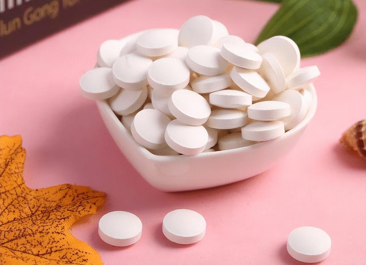 維生素?cái)z入對(duì)生命健康至關(guān)重要，基石的重要性
