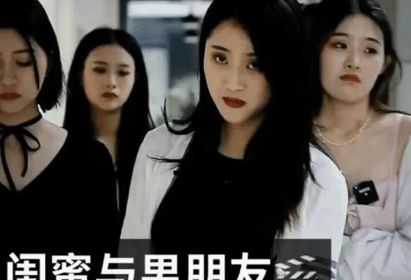 校方回應(yīng)女大學(xué)生被男生撲倒事件，背后的真相與反思