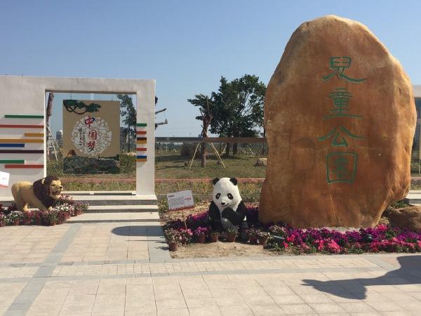 半開放廚房與餐廳區(qū)域，功能性分隔設(shè)計(jì)探討