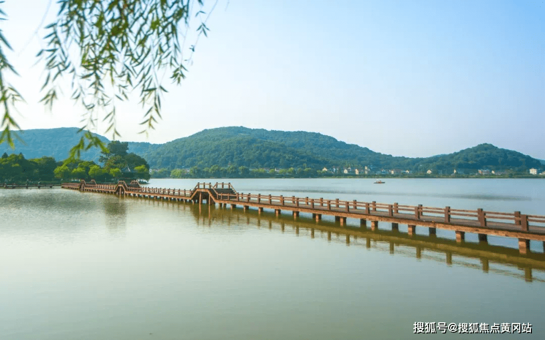 湖畔靜候，時(shí)光之韻的寧靜流轉(zhuǎn)