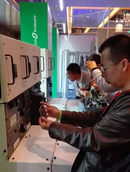 云端計(jì)算助力企業(yè)數(shù)字化轉(zhuǎn)型，簡(jiǎn)化進(jìn)程之道