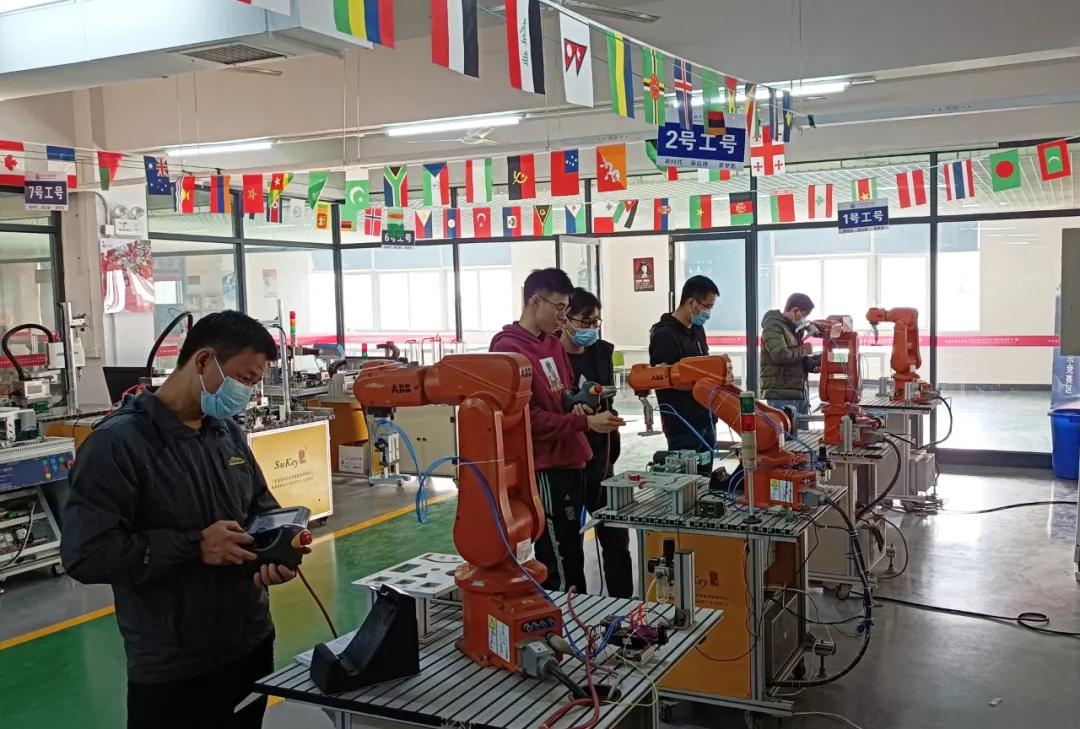 智能機器人重塑制造業(yè)未來，工業(yè)生產(chǎn)中的智能應(yīng)用探索