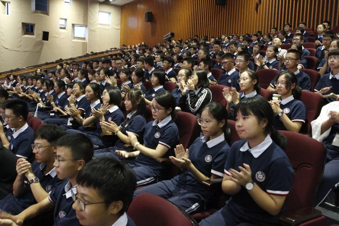 如何協(xié)助孩子掌握團(tuán)隊中的高效溝通技巧