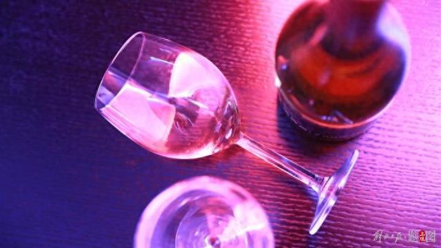 逾十萬噸特供酒銷毀重塑行業(yè)秩序，市場告別不良酒品時代