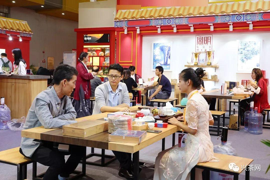 旅游中的地方特色與文化認同探索