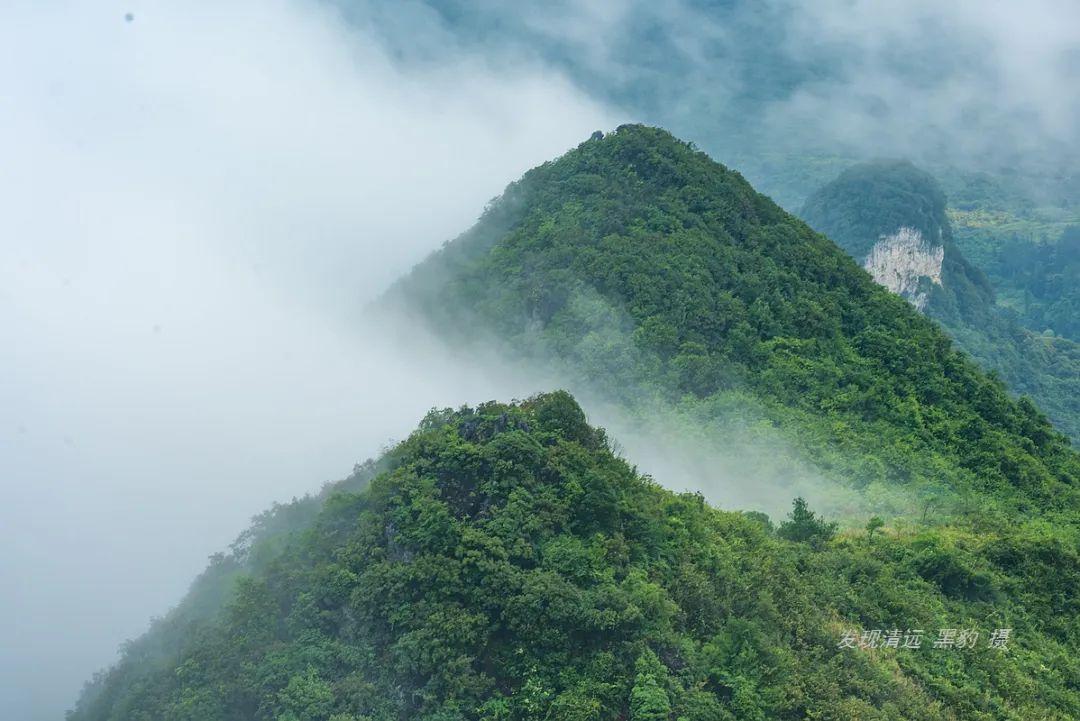 高山之巔迎日出，新的一天啟航時(shí)