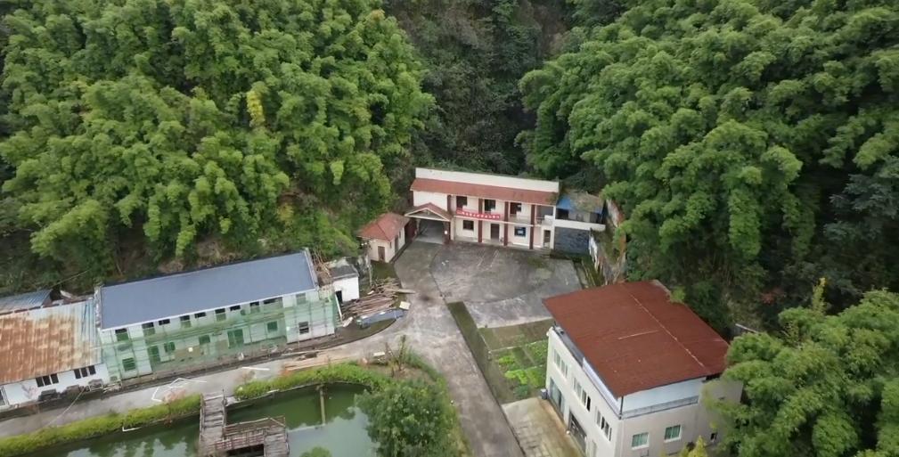 廢棄礦山探險(xiǎn)，感受歷史的荒涼印記
