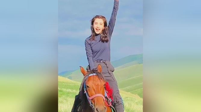 草原騎行之旅，自由與風(fēng)采的交融