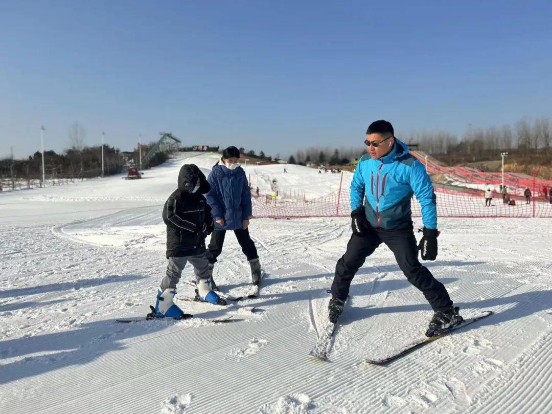 雪坡極速滑雪，追求刺激的滑雪之旅