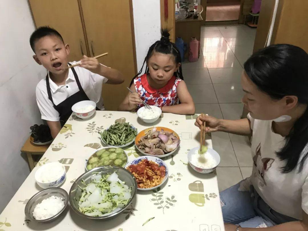 餐桌上的視覺(jué)藝術(shù)與味覺(jué)享受的探討，食物色香味研究