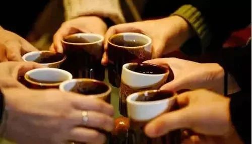 探索混合飲品的奇妙世界，獨特調(diào)配技巧與品味體驗