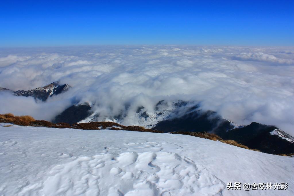 雪山之光，白雪與陽光的完美舞蹈