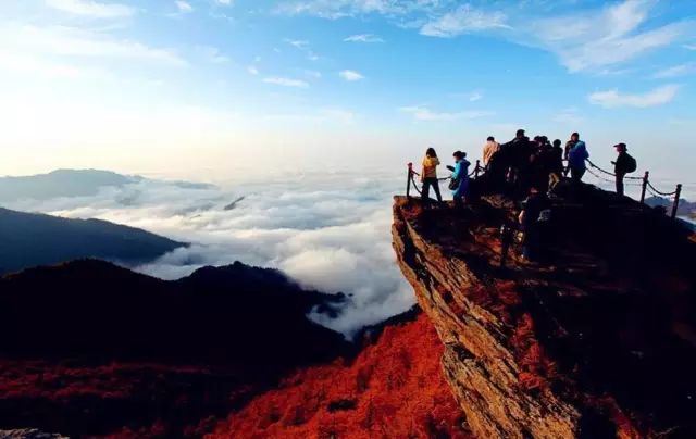 高山下的寧靜天地，清新空氣彌漫