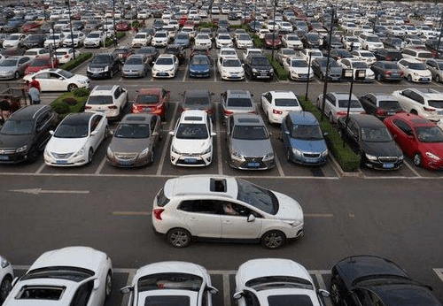無(wú)人車與現(xiàn)代城市停車問題解決路徑探索，創(chuàng)新科技與停車策略融合