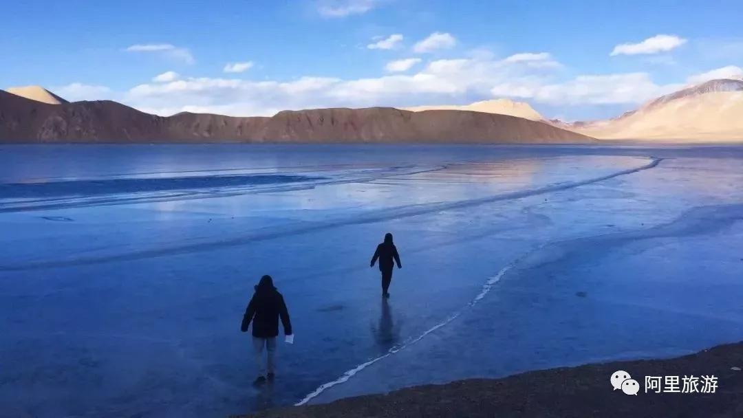 探訪神秘湖泊，深邃湖水的奇幻之旅