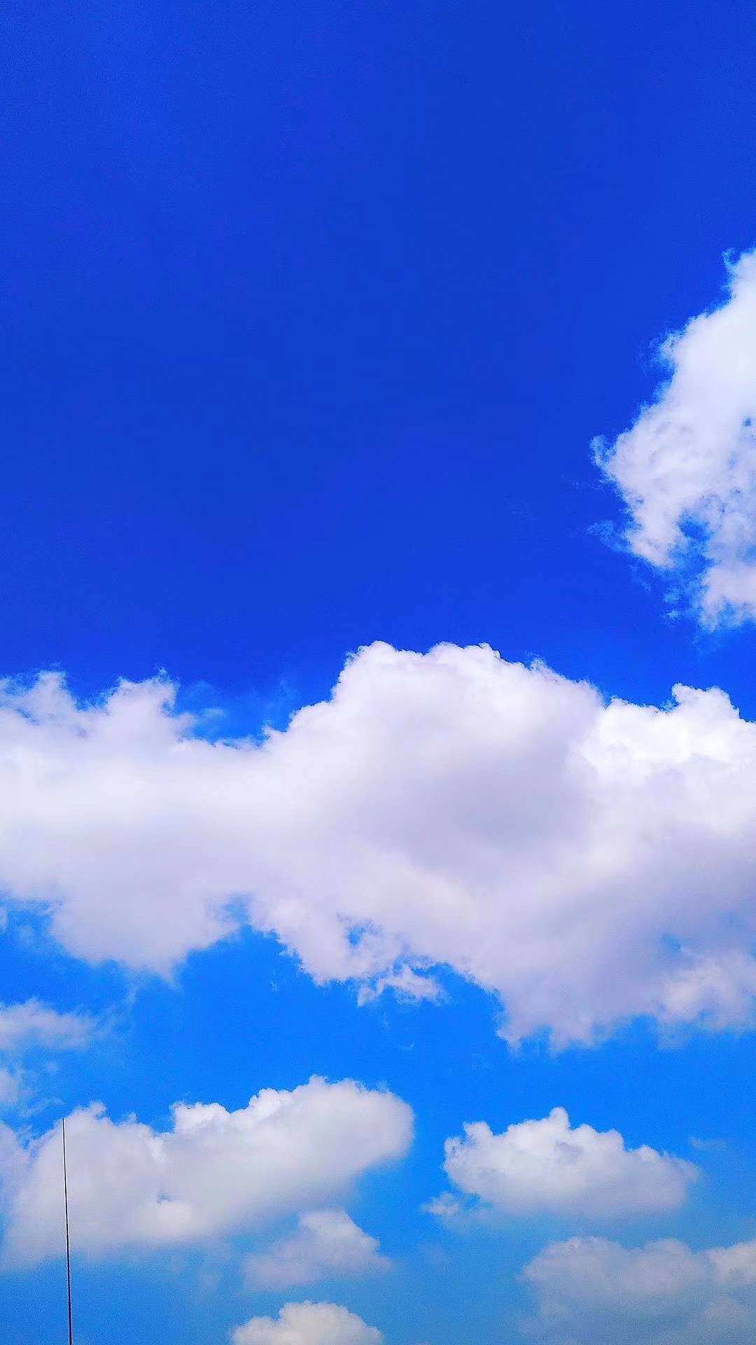夏日晴空，自然的詩(shī)意畫(huà)卷