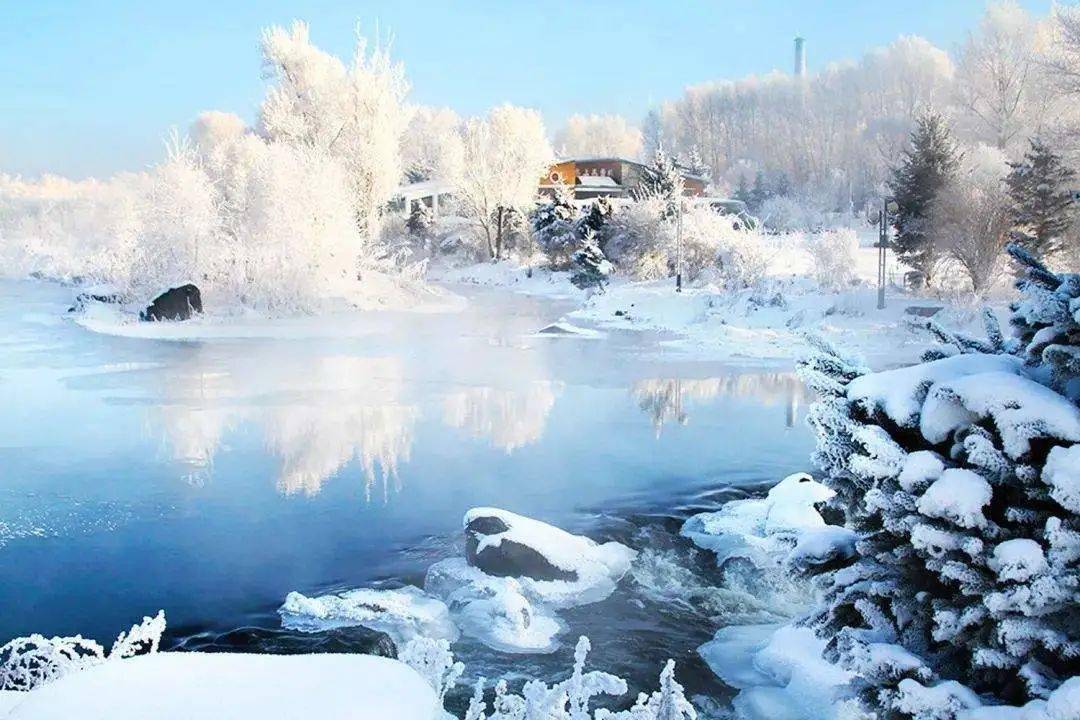 初春湖泊，冰雪消融的詩意畫卷