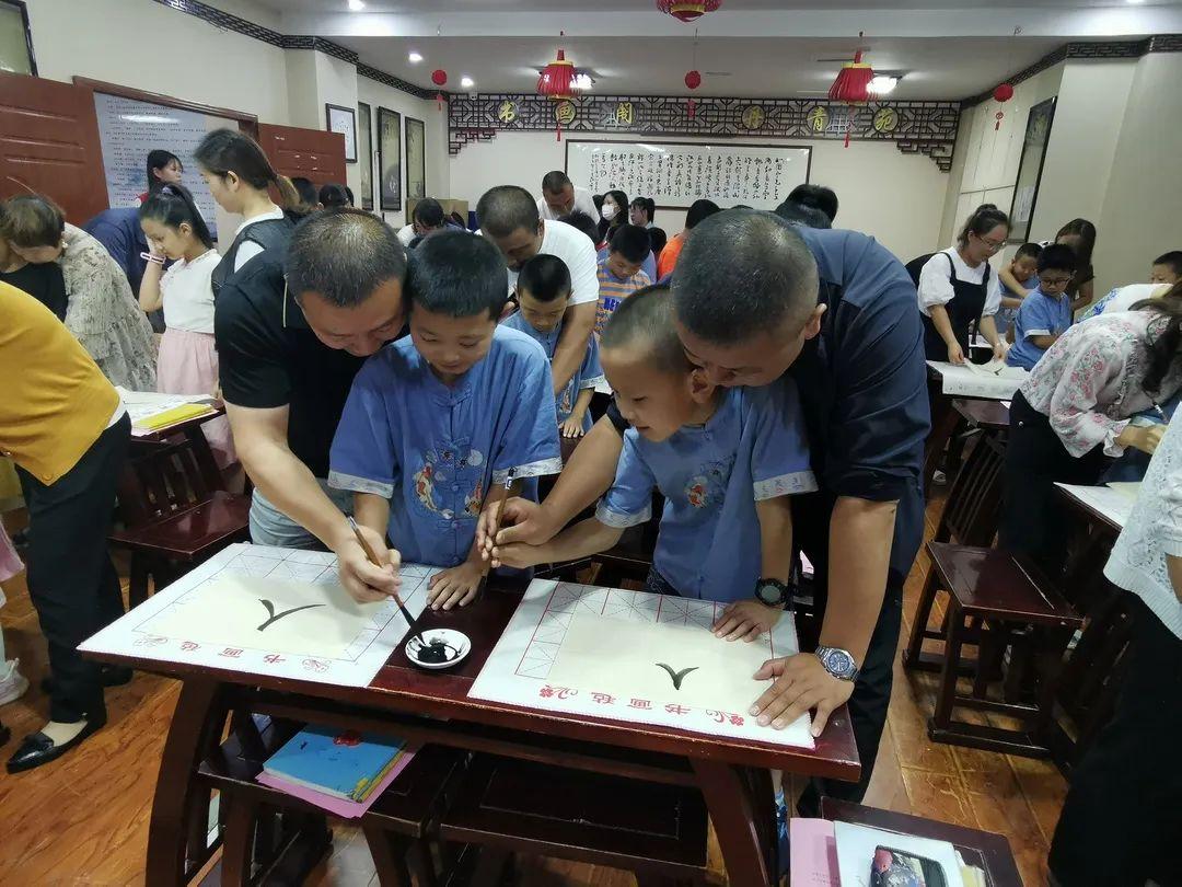 親子閱讀對孩子語言表達與認(rèn)知發(fā)展的積極影響
