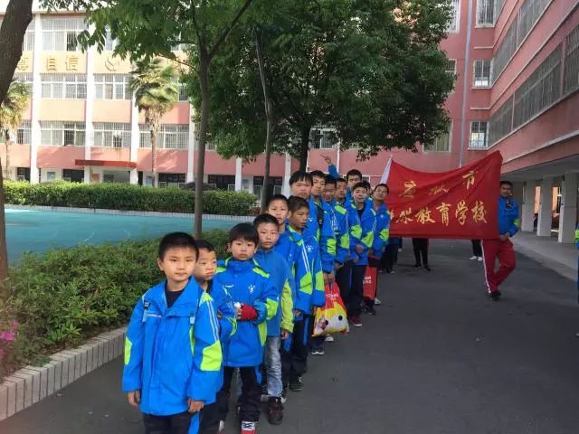 校外實(shí)踐活動(dòng)，提升實(shí)踐能力和自信的關(guān)鍵途徑