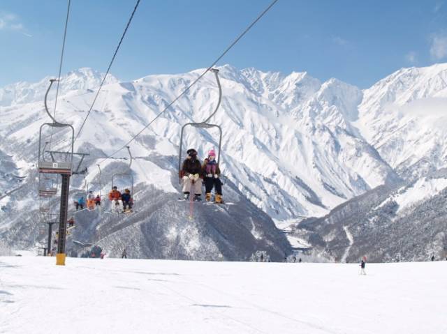 極限滑雪場，雪坡上的勇氣與技藝對決