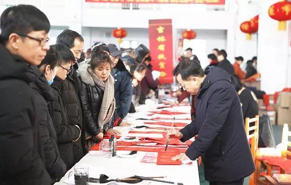 手工藝與現(xiàn)代科技融合創(chuàng)新，探索未來藝術新領域