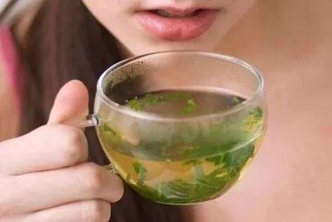 綠茶促進(jìn)新陳代謝，適量飲用有益健康
