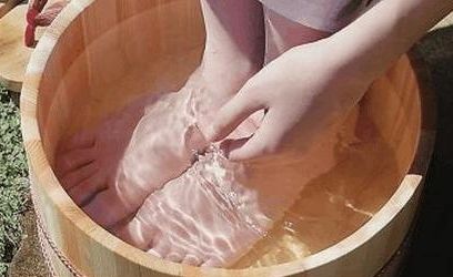 熱水泡腳，促進循環(huán)與舒緩身心的良方